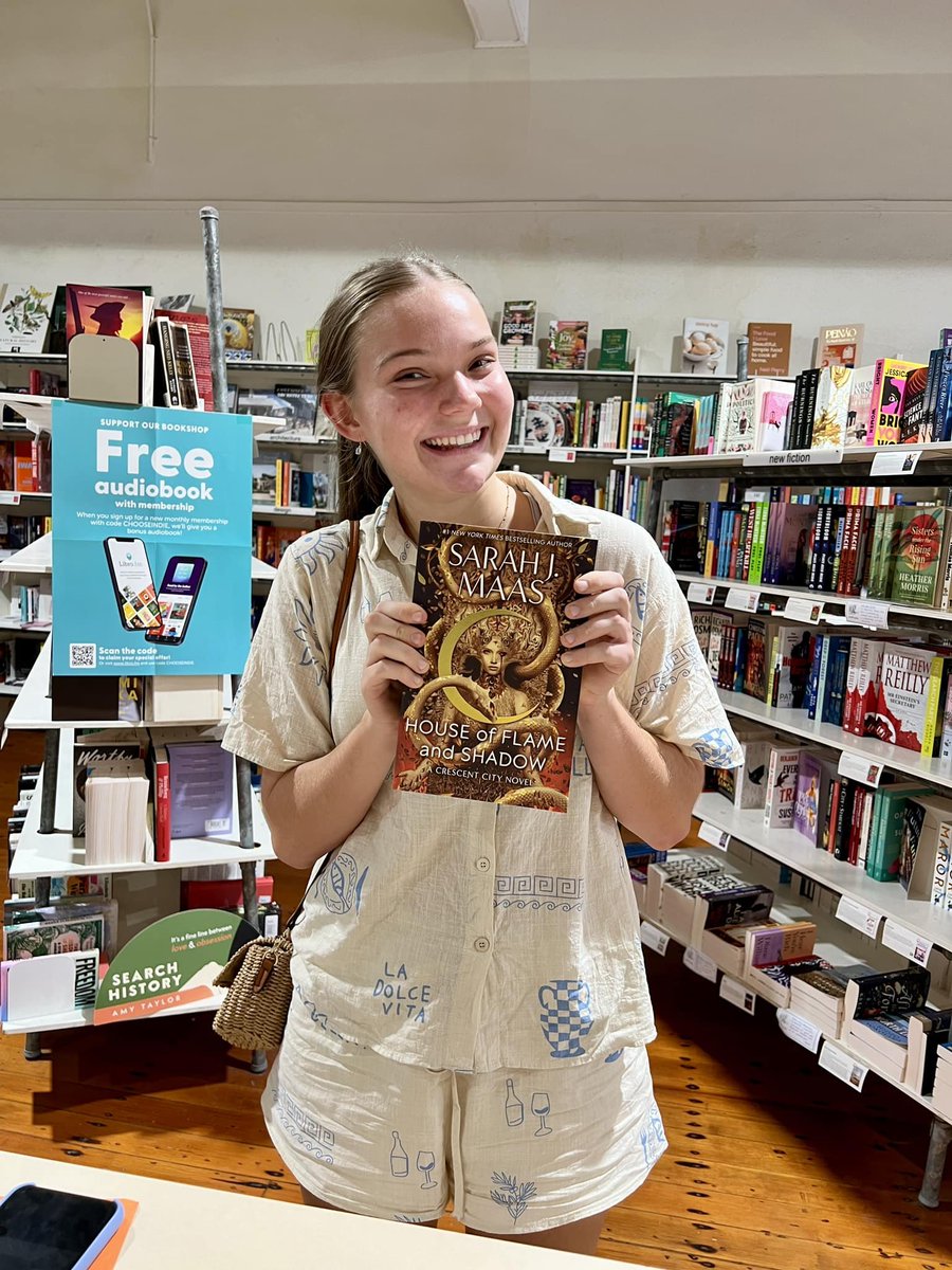 Sarah...  with Sarah!  

#houseofflameandshadow #marywho #townsville