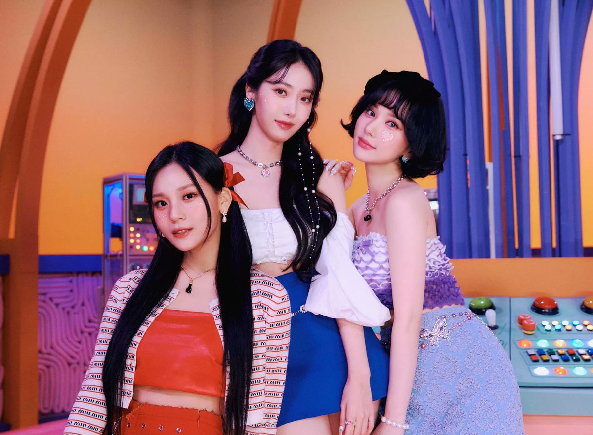 TOP100KPOP's tweet photo. Who is your VIVIZ bias? https://t.co/20yTrk3TAZ