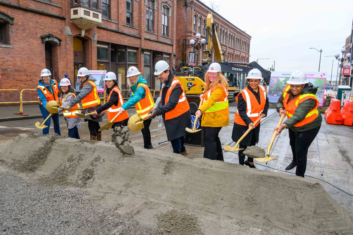 MayorofSeattle's tweet photo. Last week we broke ground on @WaterfrontSEA’s new pedestrian improvement project in Pioneer Square! This project will improve safety and accessibility by creating seamless connections between this historic neighborhood and our new world-class Waterfront Park. https://t.co/kJuzQZvhdj