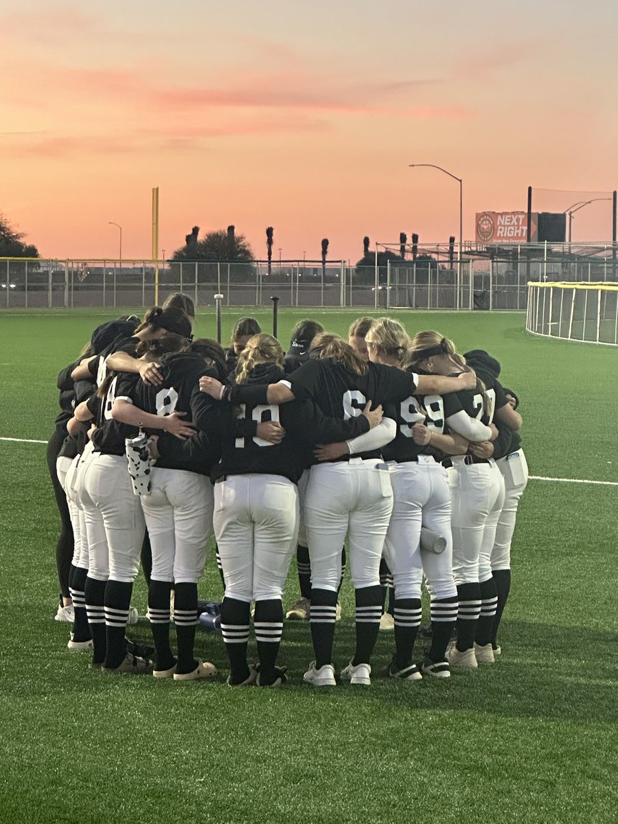 azstorm_tull's tweet image. Blessed to take the field with this amazing group of young women. It was an awesome fall season with a lot of growth and improvement and now we will take a break for high school ball!

#Stormstrong #Together
