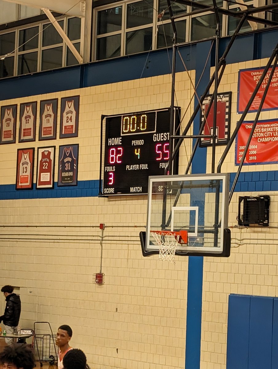 GriffinD45574's tweet photo. @BostonHeraldHS 
Charlestown 82
Tech Boston 55
Final https://t.co/RyOm7YMnrF