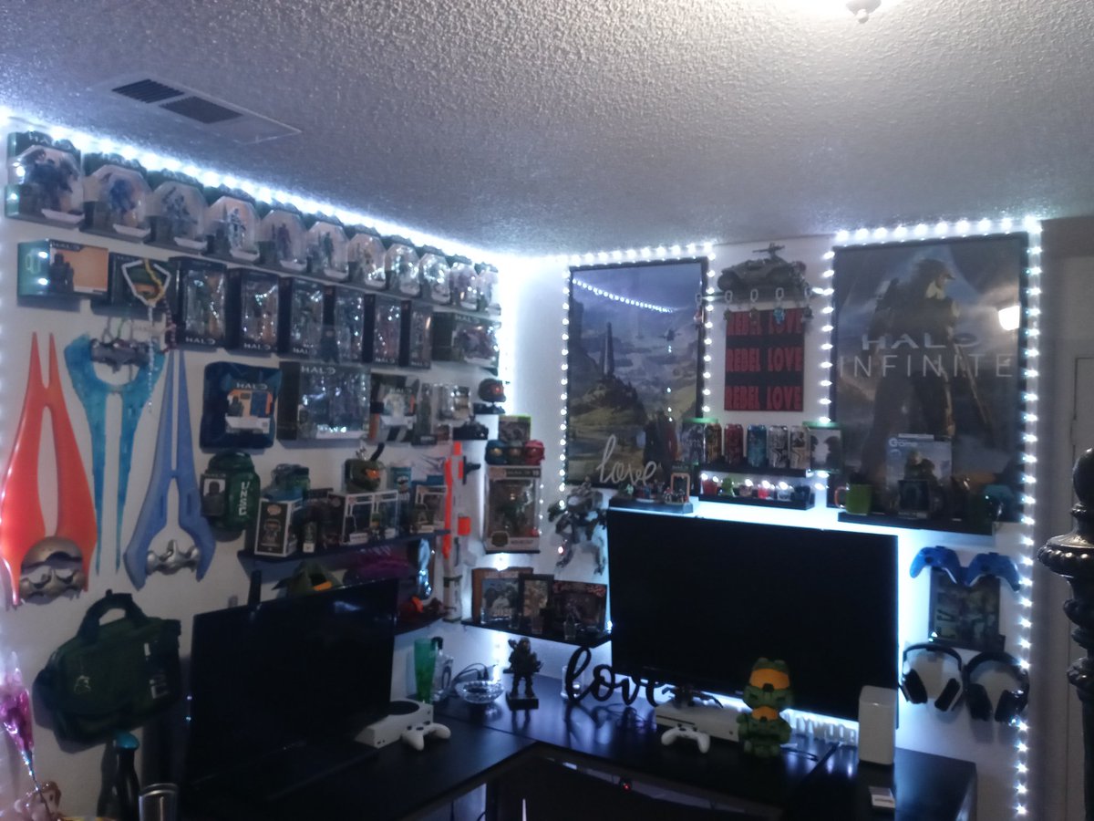 1989Rebel's tweet photo. @HaloCollector @Halo Favorite place in my house https://t.co/guV0IClyWK