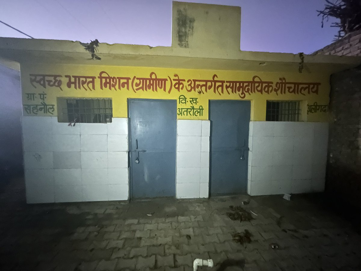 Harshlodhi2's tweet photo. This is locked swacch Bharat, जब तक ताला रहेगा तब तक स्वच्छ रहेगा @PMOIndia @myogiadityanath @thisissanjubjp #BiggBoss17GrandFinale https://t.co/CPUTMRsrP2