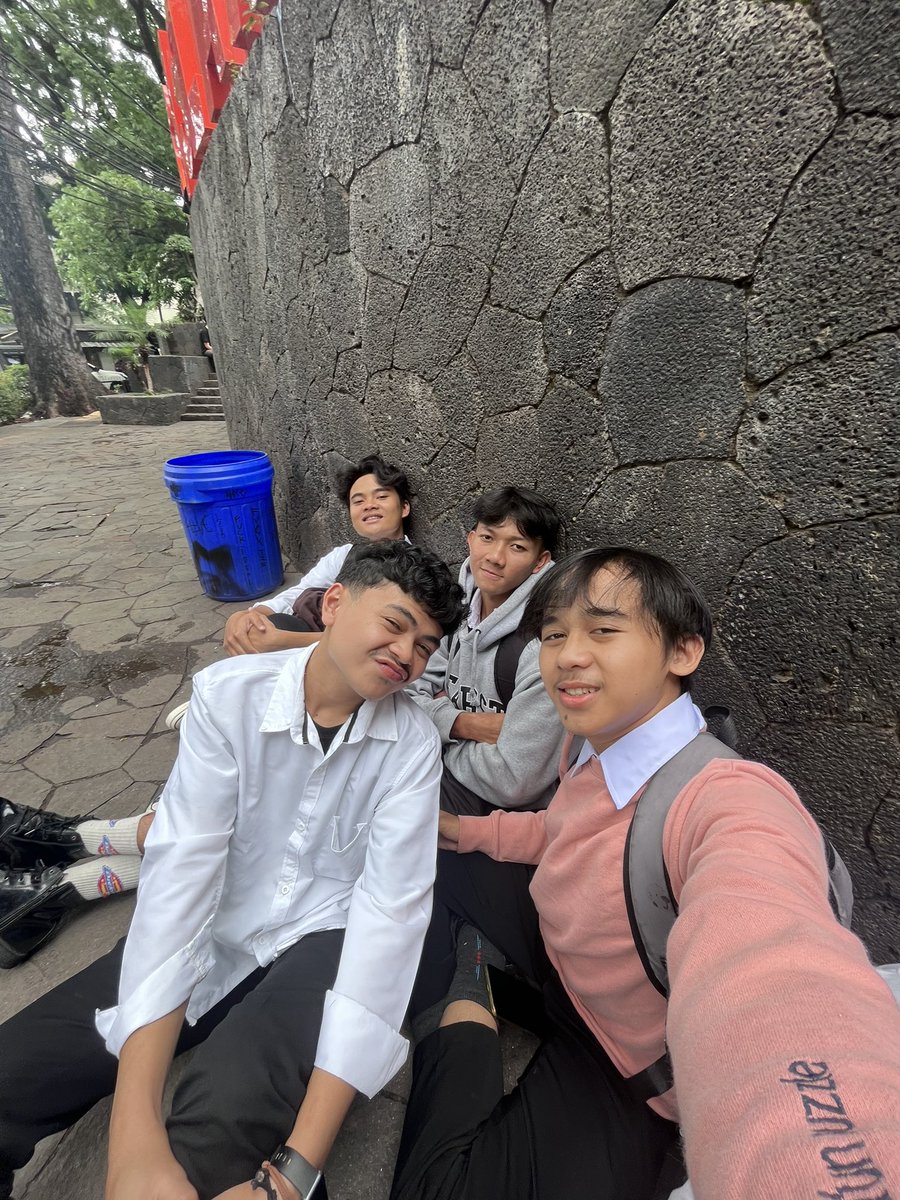 plastikkertass's tweet photo. pas uts https://t.co/Bo4Qaa4ZEe