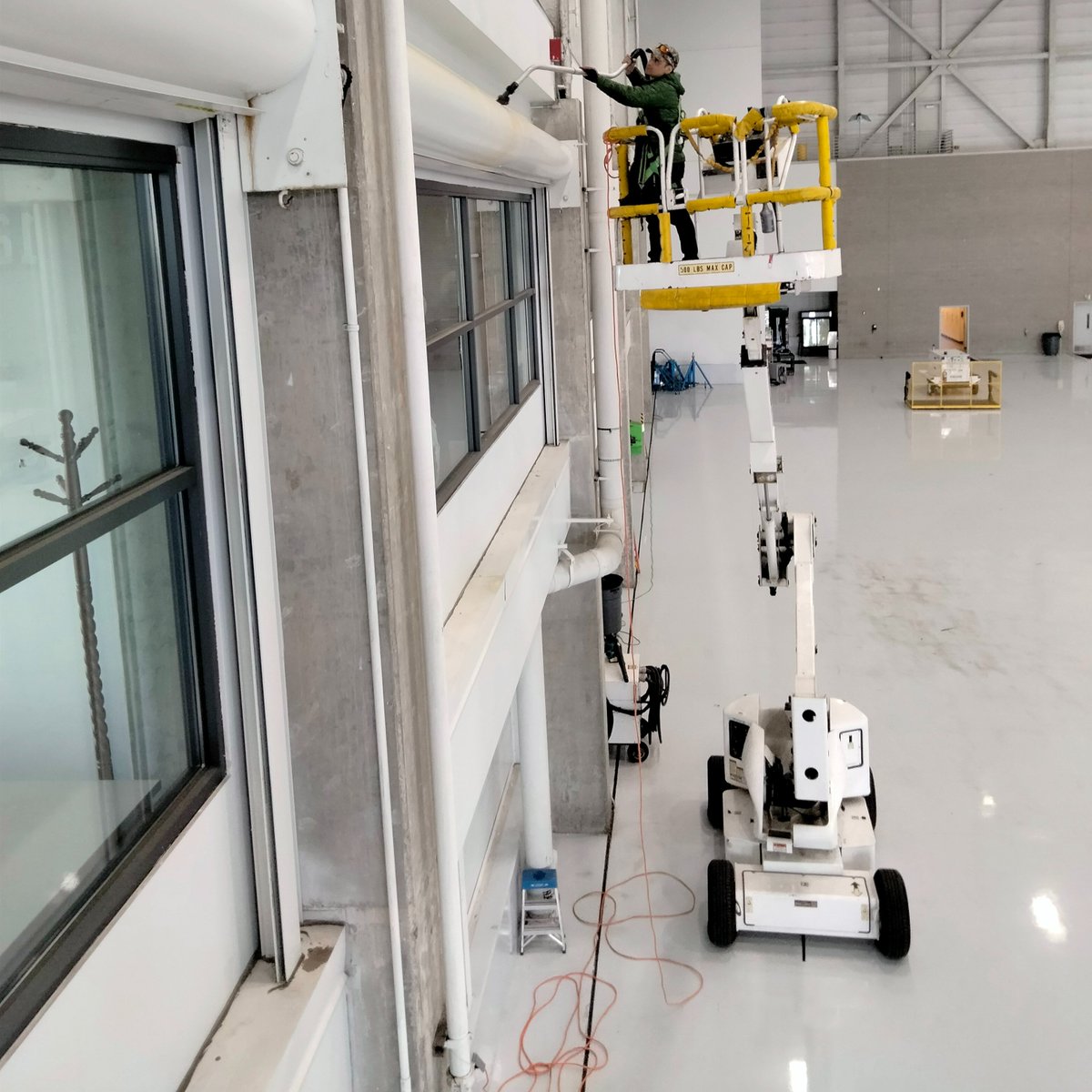 soundcleaning's tweet photo. It important to hire professionals for your high dusting services? π·ββοΈ
Some of those hard to reach areas are too dangerous for those untrained and without the proper equipment! β οΈ #PNW #HighDusting
https://t.co/Sl3at3S7jb https://t.co/SDFmDe3Q93