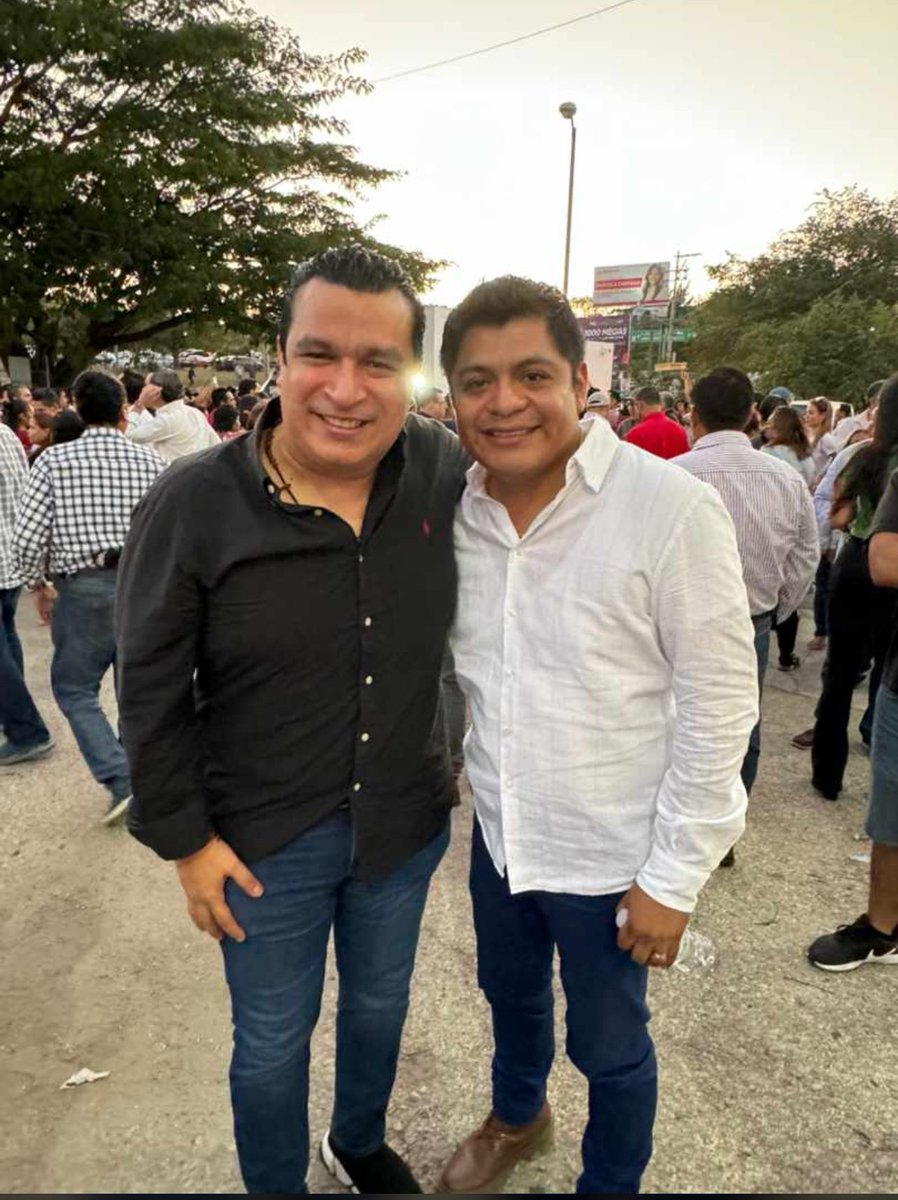 Saludo con afecto a mi hermano César Marín, “El Príncipe de Tecpatán”, un tipazo en toda la extensión de la palabra. Viene lo mejor para Tecpatán.