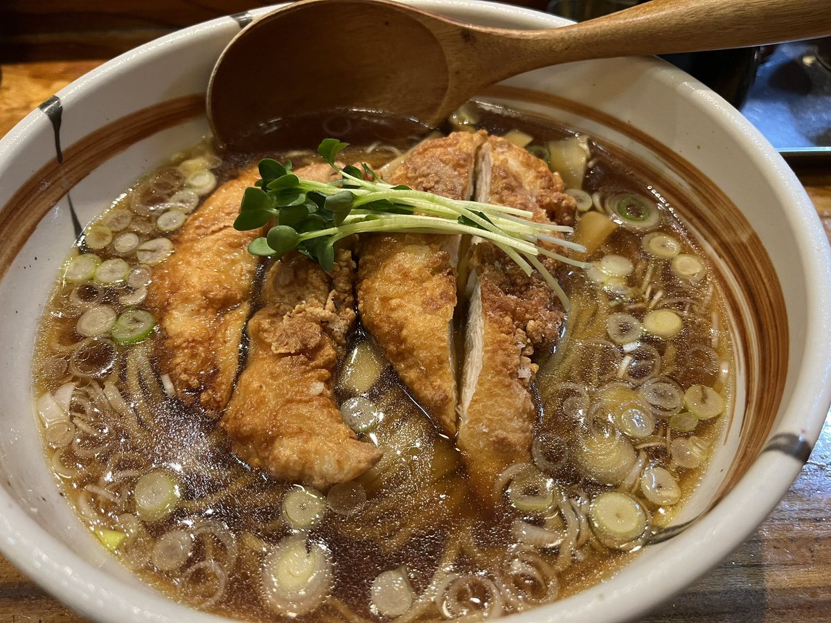 Ryogacha's tweet photo. 新高揚
行っておきたかったラーメン🍜

美味しいね👍 https://t.co/hqXCAn22Vw