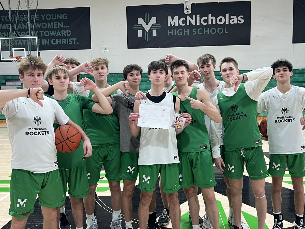 CoachTMonahan's tweet photo. 🚨McN 🚀🏀 Olympic Day🚨
Decided to change up the start of the week w/@McNBasketball  
…Had a great time!!
Winners below ⬇️⬇️
🏆 Hot Shot= @GrantWaters2027 
🏆 FT = @Joey_Thomas3 
🏆 3-Point = @Carson_Young8 
🏆 Buzzer Beater = @GunnarBates_11 
Enjoy dinner! #BuiltOnCulture https://t.co/YpULohNnlm