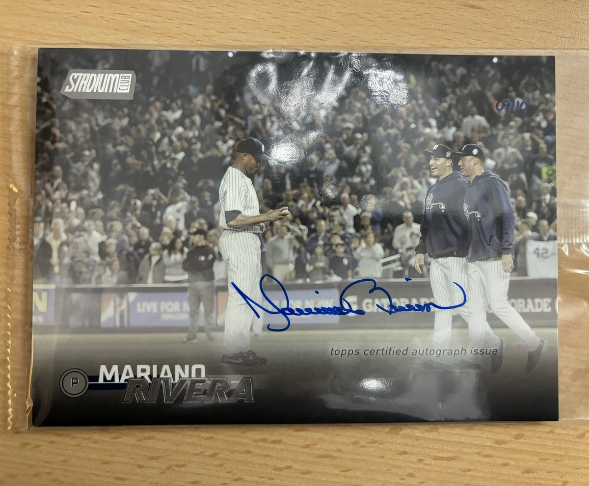 CardsBubble's tweet photo. I know it’s a box topper, but this Mariano Rivera moment was too good to pass up. What a moment.  #yankees https://t.co/ftXJN9UpjT