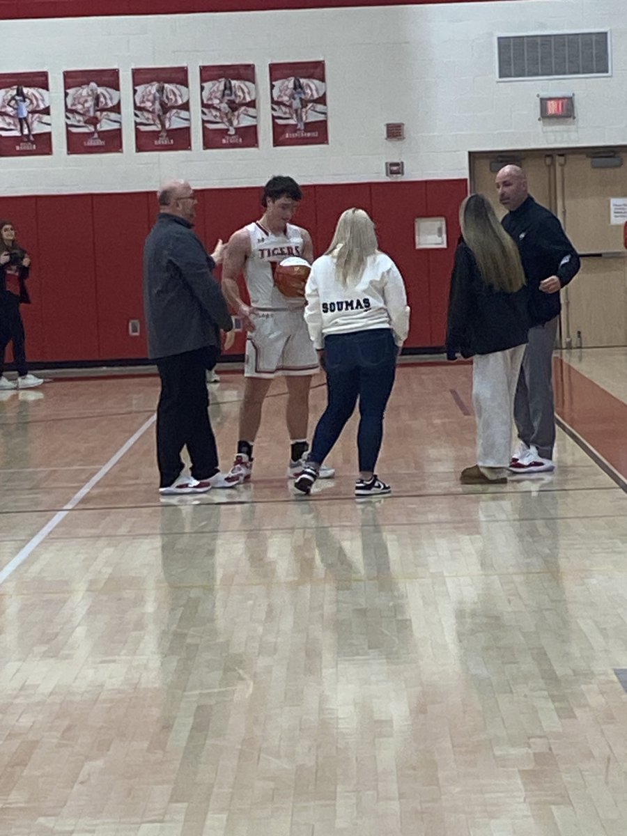 Congratulations to Aiden Soumas! 1000 career points. #FASDProud