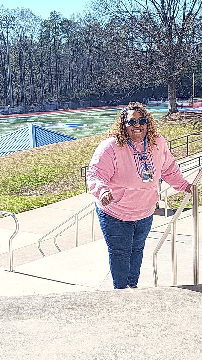 wanda_mathgeek's tweet photo. Day 29 Step Challenge..@EbonyBetts99 and I got some steps in our Coach's PD today In the morning and doing lunch #theFAVEway #FAVEfit https://t.co/rJtj9bfy8R