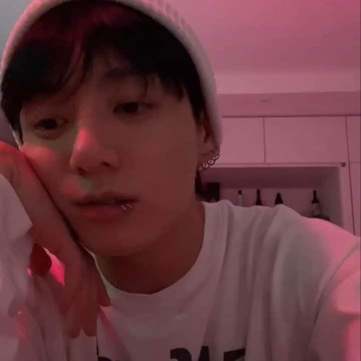 koottomiau's tweet photo. #taekookau — ¡qué paja! 🔞

donde th sólo se relaciona con su mejor amigo y decide acompañarlo a una fiesta por primera vez. 

o donde jk debe cumplir un reto y no tiene a quién más pedirle ayuda. https://t.co/Al6rSIxZeE
