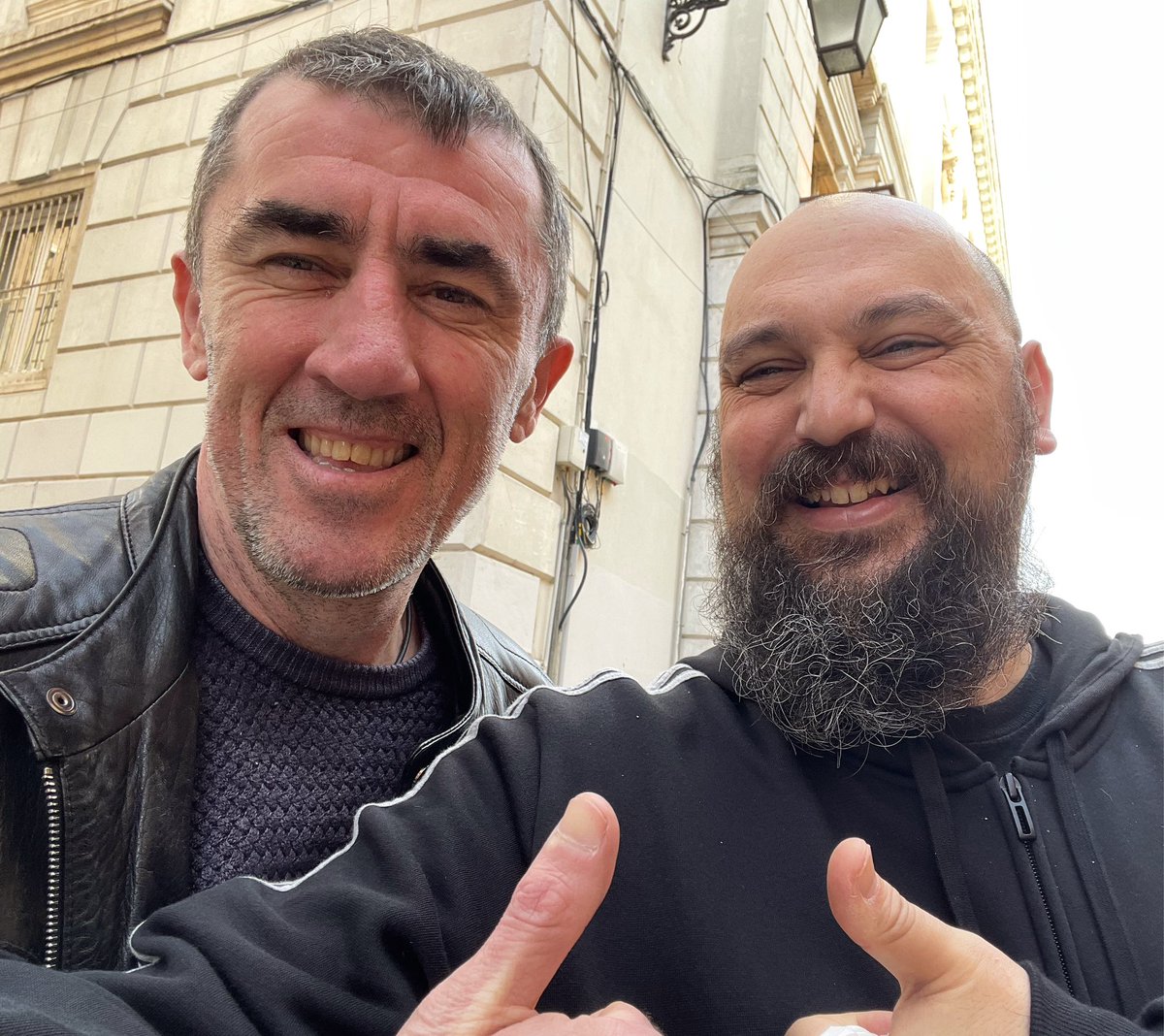 onewinteronly's tweet image. Não é todos os dias que topamos com uma verdadeira lenda assim sem mais nem menos. Grande abraço, Iordanov. És o maior. 💚 #SportingCP #iordanov