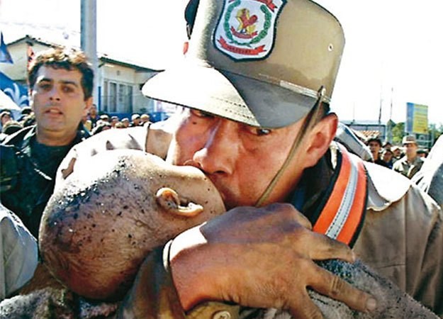Eran las 10:00 del 1 de agosto del año 2004, en el supermercado “Ycuá Bolaños” ubicado en la avenida Santísima Trinidad y Teniente Teodoro Rojas, de la ciudad de Asunción, se comenzaron a escuchar murmullos entre los clientes y funcionarios que estaban dentro del local.