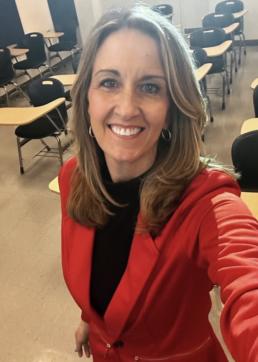 lizburketv's tweet photo. BACK TO SCHOOL ๐ What a great first day of the spring #semester! The cold weather didnโt diminish the enthusiasm on #campus today. Students were energized and ready to #learn โ and I really appreciated it! ๐ @HofstraU @HerbertSchoolHU
#springsemester2024 https://t.co/yUpycEFC8p