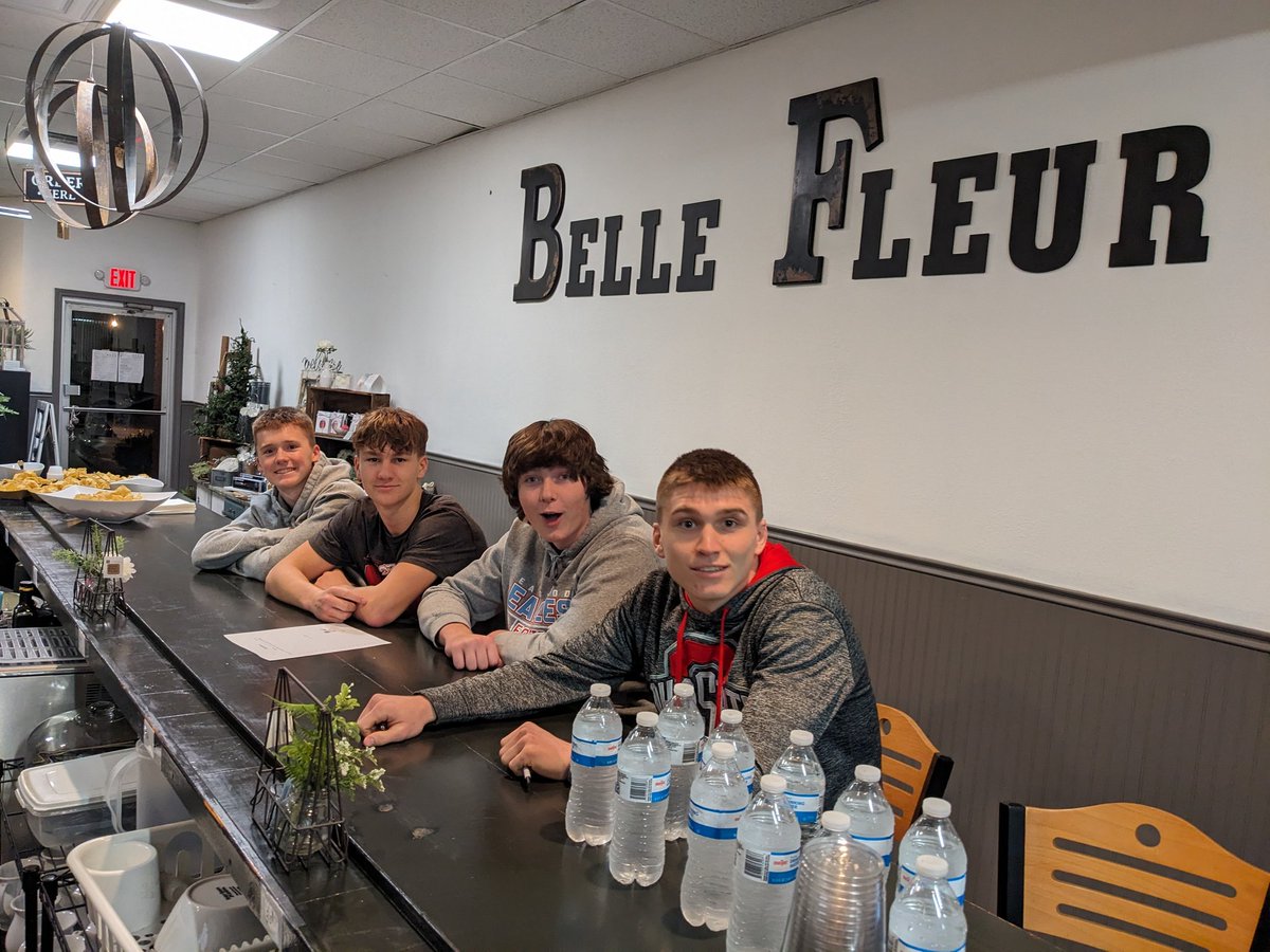 eastwoodhoops's tweet photo. Team feed and trivia tonight at @Belle_Fluer_ in Pemberville. Congrats to Hop, Ben, Cam and Hunter on winning trivia. 

Thank you to the parents and Belle Fluer for hosting! https://t.co/YdLoUcY6U2