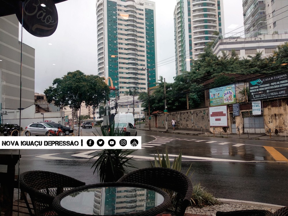 Novaiguacudepre's tweet photo. O maneiro da galera que só conhece Nova Iguaçu pela televisão (Leia-se Jornal da hora do almoço), pensa que a cidade é um caos da violência e miséria, sendo que temos uma área nobre com imóveis mais caros que a Barra, onde carinhosamente chamamos de Zona Sul de Nova Iguaçu... https://t.co/dfkbDyIj0J