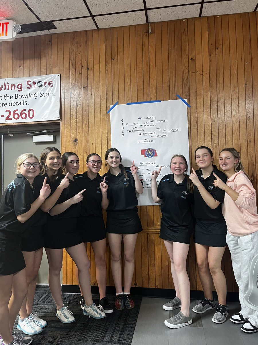 ENWolvesBowling's tweet image. Congratulations to the girls on their District  Championship today.   Heading to state for the first time.  

Congratulations to our 3 medalists

Kyla Henthorne- 7th Place

Mallory Ringenberg - 8th Place

Lily Doscher - 9th Place 

@NorthHowler