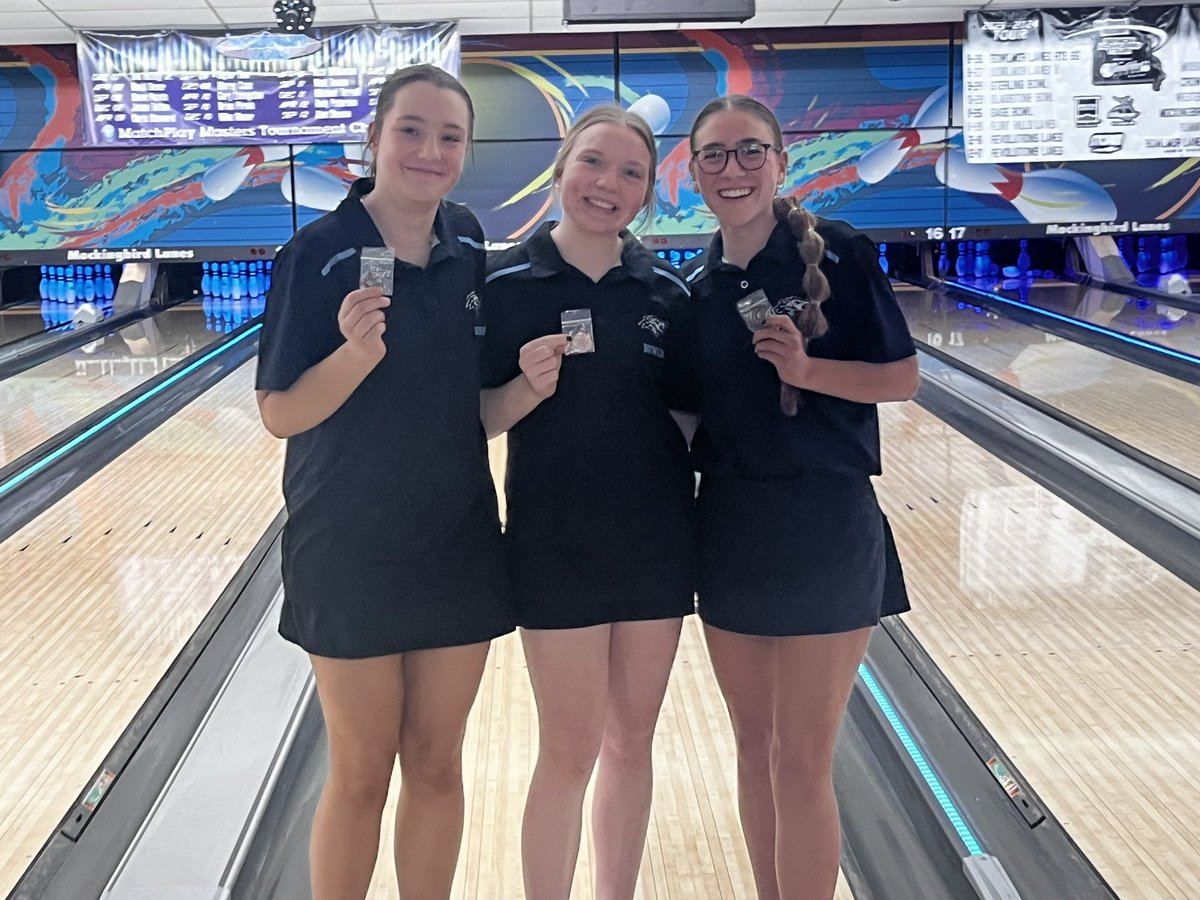 ENWolvesBowling's tweet image. Congratulations to the girls on their District  Championship today.   Heading to state for the first time.  

Congratulations to our 3 medalists

Kyla Henthorne- 7th Place

Mallory Ringenberg - 8th Place

Lily Doscher - 9th Place 

@NorthHowler