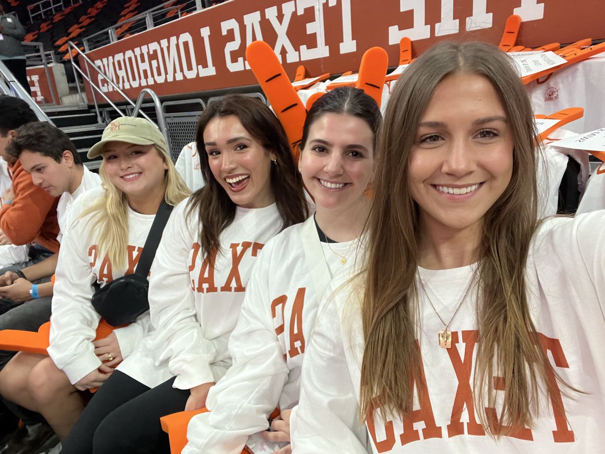 skylarbartosh's tweet photo. Beat Houston! #HookEm ⁦@TexasMBB⁩ https://t.co/5mt2umtbol