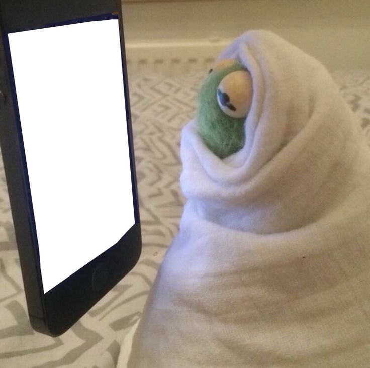 MoodieforBach's tweet photo. me scrolling through twitter tonight while the show plays in the background #TheBachelor https://t.co/aF2ciCG3N7