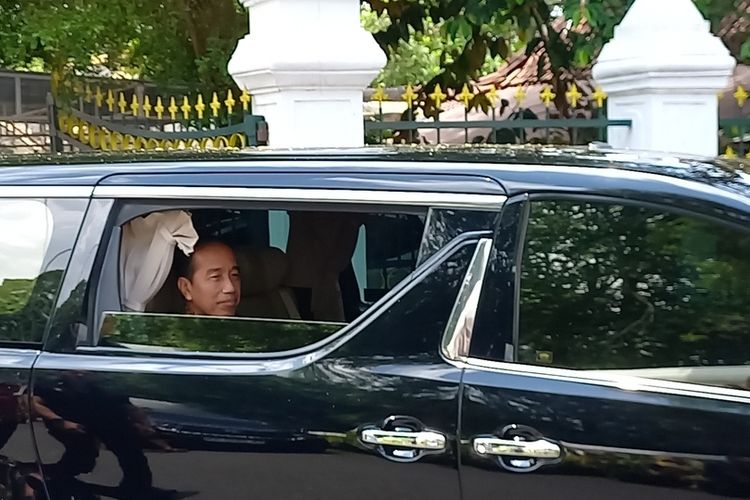 Sekelas Presiden <a href="/jokowi/">Joko Widodo</a> menemuni Gubernur karena panik akan realita survey yg pada dasarnya anjlok tapi dibuat seolah2 tertinggi hanya utk seorang badut gemoy 😂

HargaDiri* kemana pak?