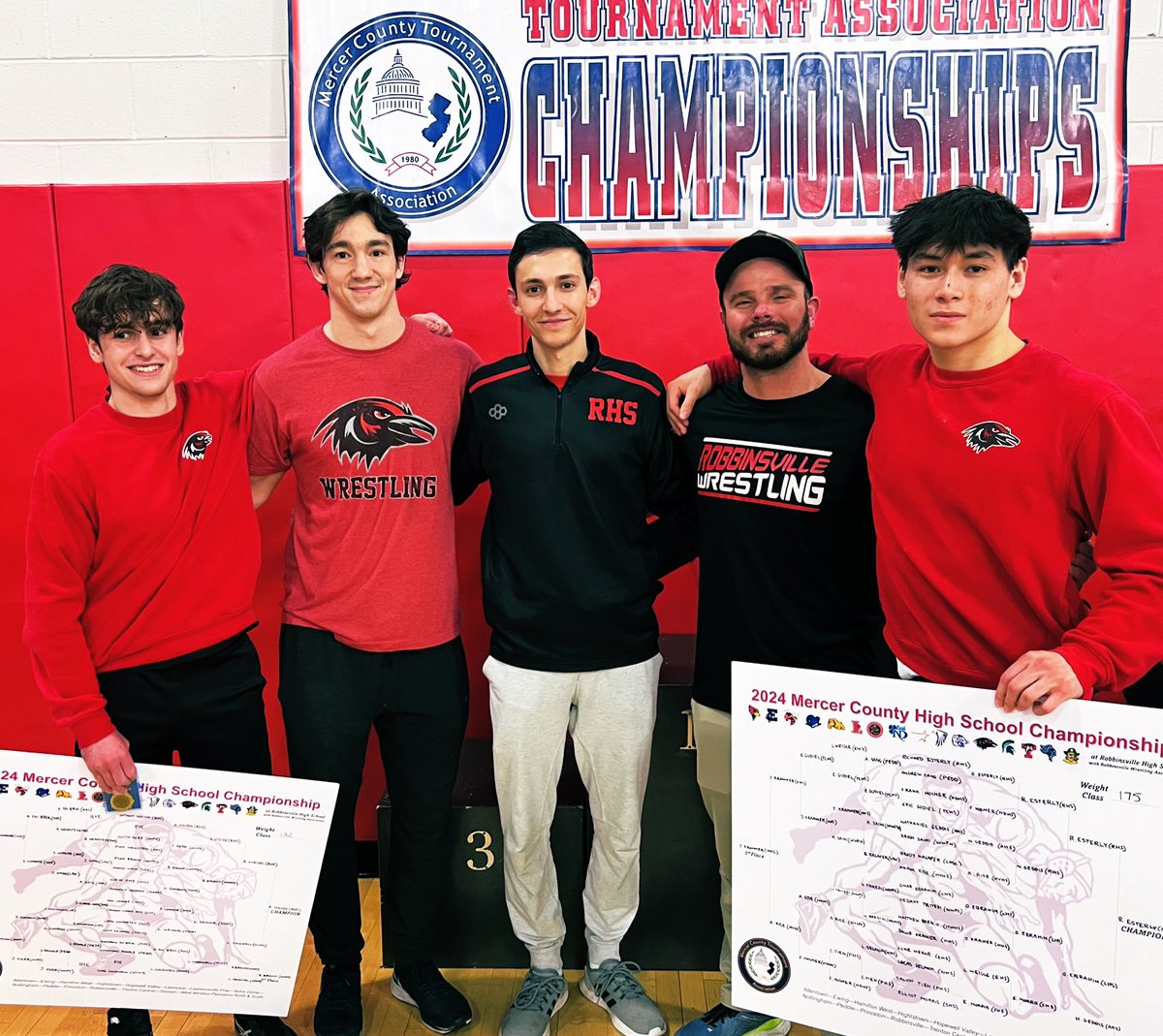 RavensWrestling's tweet photo. 3x5 = 15 MCT Champions! 

Jared Icenhower ‘11
Logan Fox ‘17
Garrett Bilgrav ‘19
Anthony Viscido ‘24
Richard Esterly ‘24

#3xClub #GoRavens https://t.co/n2Ds27fyJ1