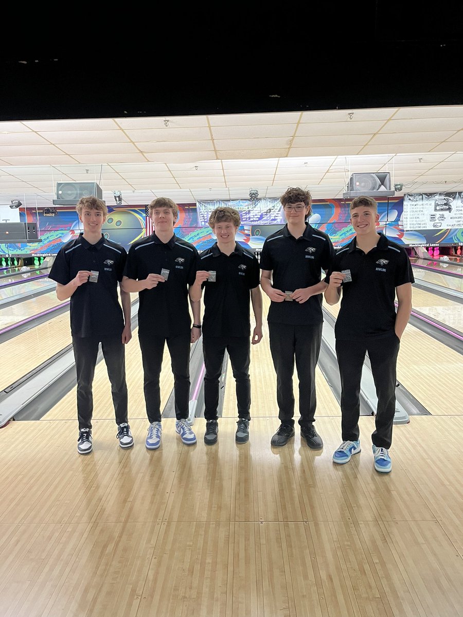 ENWolvesBowling's tweet image. Congratulations to the boys on their District  Championship today.   Heading to state in back to back years.  

Congratulations to our 5 medalists

Jayse Munter - 2nd

Zander Limbeck - 3rd

Colin Nowacyzk - 5th

Addison Curry - 7th

Ben Sullivan - 8th

@NorthHowler