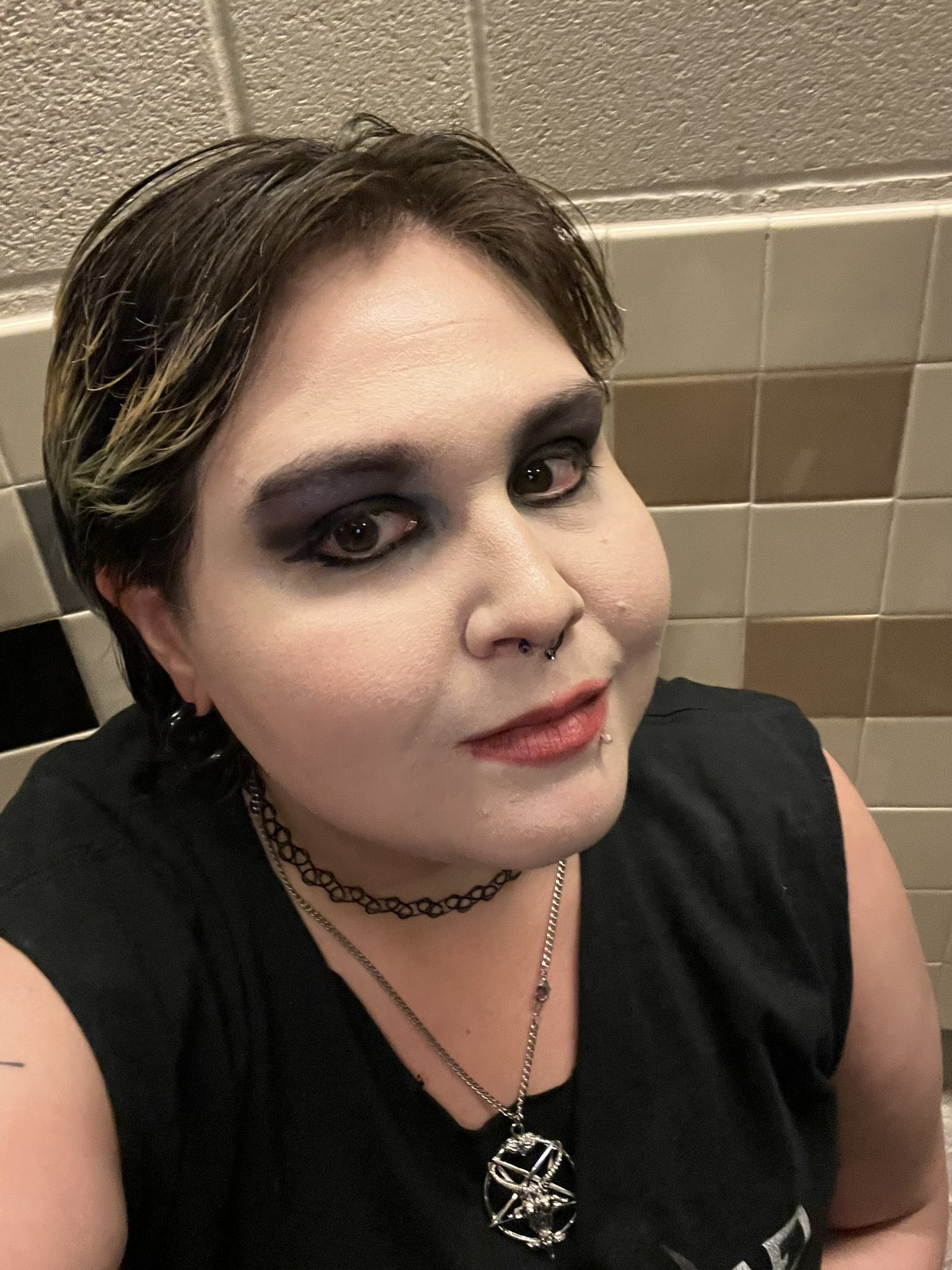 my boyfriend says my makeup reminds him of @ChrisMotionless. thoughts ? https://t.co/ThoiXAM4vO