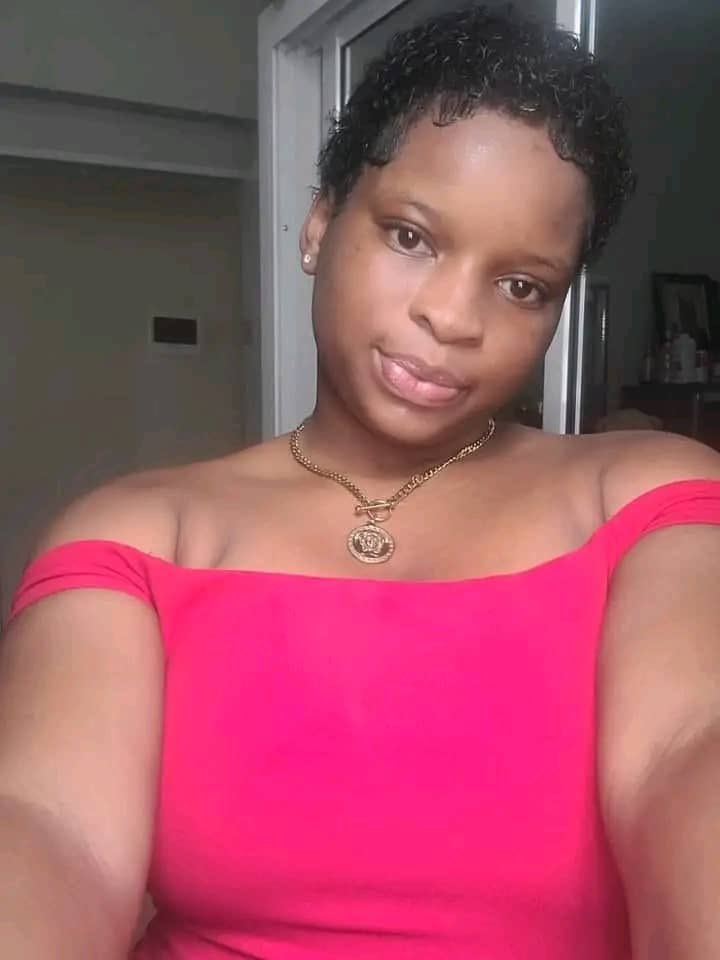 AmeriqueInfo7's tweet image. Demwazèl sa a se yon Ayisyèn ki rele Naïka Alexis, ki ap viv an Repiblik dominikèn kay paran li, nan vil "San Pedro de Marcorís". Adolesan an te ale lekòl vandredi ki te 26 janvye 2024 la, e depi jou sa a li pa janm rantre lakay li. Li ak inifòm lekòl li sou li. Malgre ankèt…