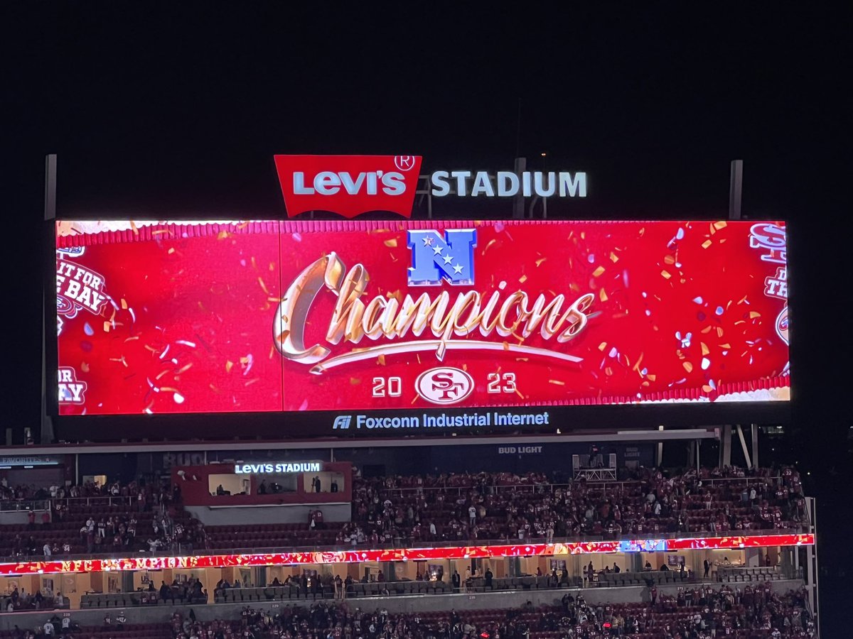 EpicDiapers's tweet photo. Still buzzing from the energy and experience at Levi’s last night. So stoked that I could bring my son to experience one of the greatest games in #49ers history. https://t.co/8y5XCBYSc8