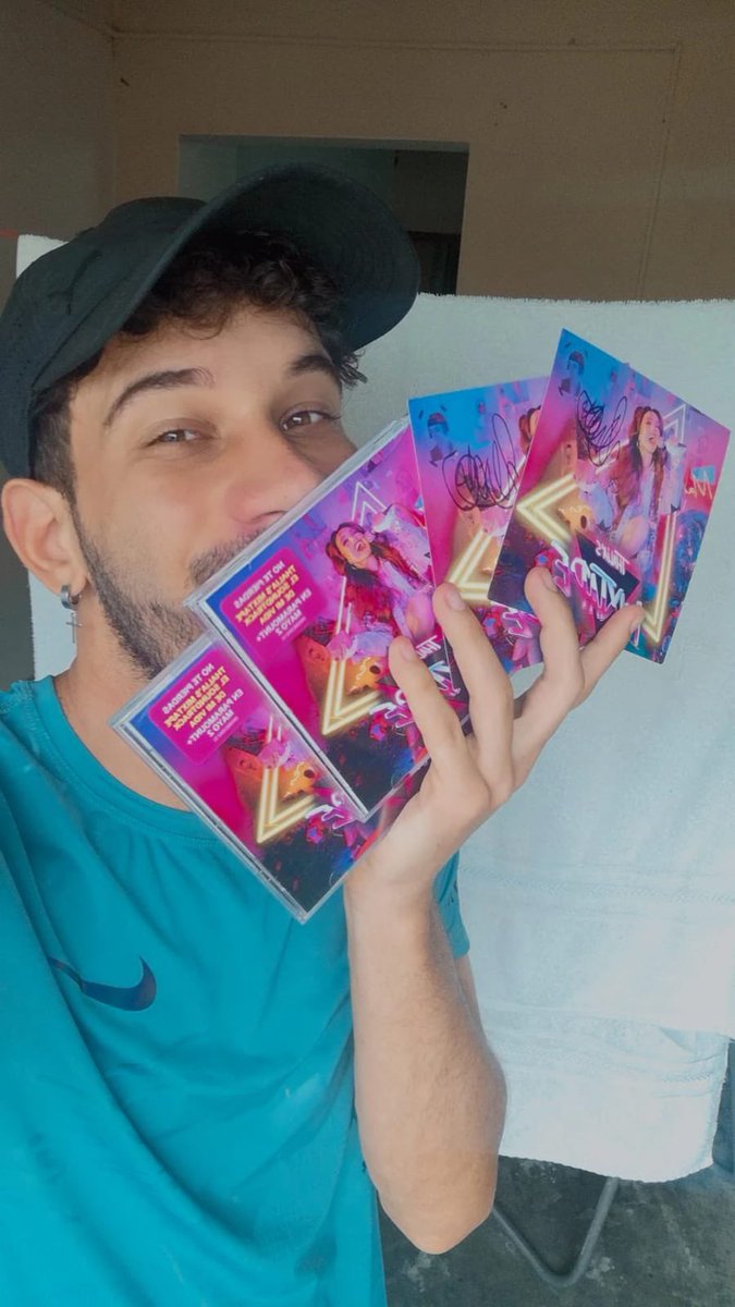 abiezer_br's tweet photo. @thalia Y ya ordené la jacket!!! ❤️ #MixtapeMerch https://t.co/126aXaTokl