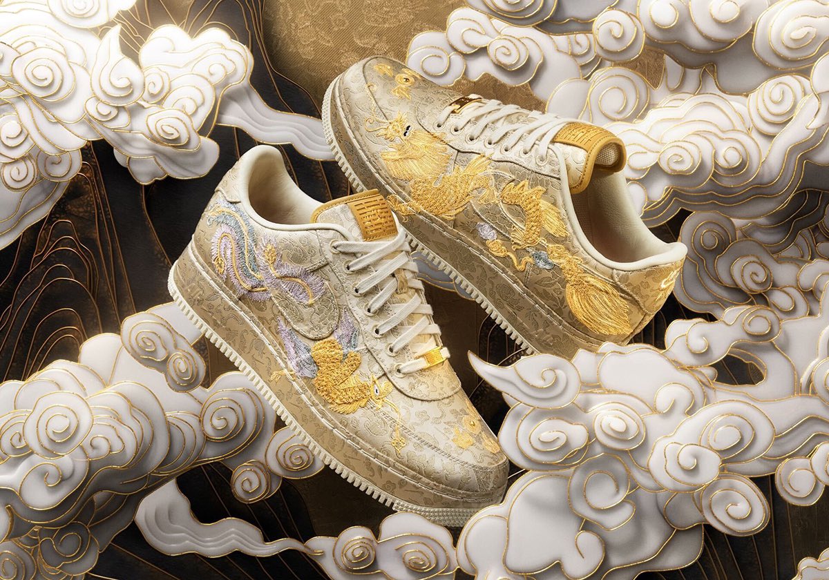iloveapple7688's tweet photo. Nike will release the most wildest Air Force 1 “Chinese New Year” exclusively for China! Combines Valentine’s Day and Lunar New Year!🧧 

Release date is February 14 on the Nike SNKRS app for $375! https://t.co/6qXeKsClKV