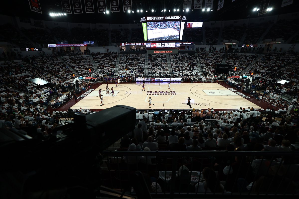 HailStateWBK's tweet photo. Women's basketball matters here. 

9,121 full of the best fans in the country. 

#HailState🐶 https://t.co/QZuRk1YQcK