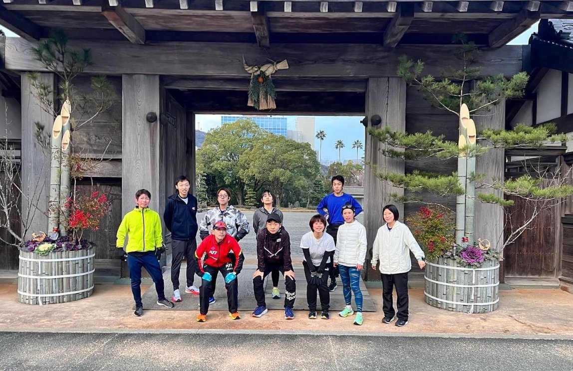 awa_run_gaskey's tweet photo. 2024年から、Xのほうでも投稿を開始していきます🫤
ゆる〜〜り、気ままにやっていきます😊
そもそもアタクシ、Xやってませんでしたのでやりかたもよく分かりませんが、温かい目で見守ってやって下さい♪

#awa_run_gasky
#走るの大好きランが好き
#ガスキー
#GASKEY
#とくしまマラソン https://t.co/KIQu7vNH03