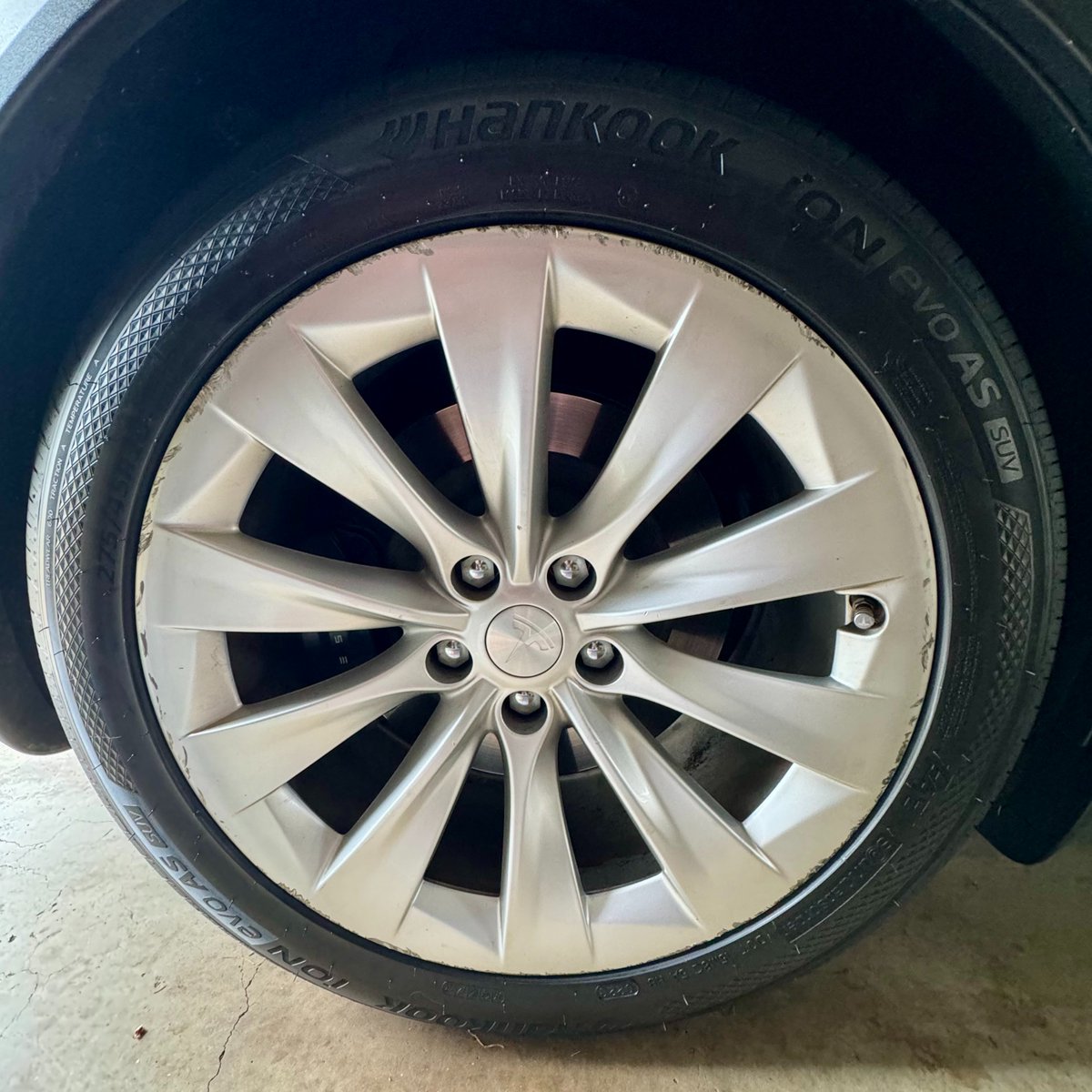 New boots for the Model X ... Hankook iON EVO AS SUV
Don't @ me about the kerb rash.

hankooktire.com/au/en/tire/ion…