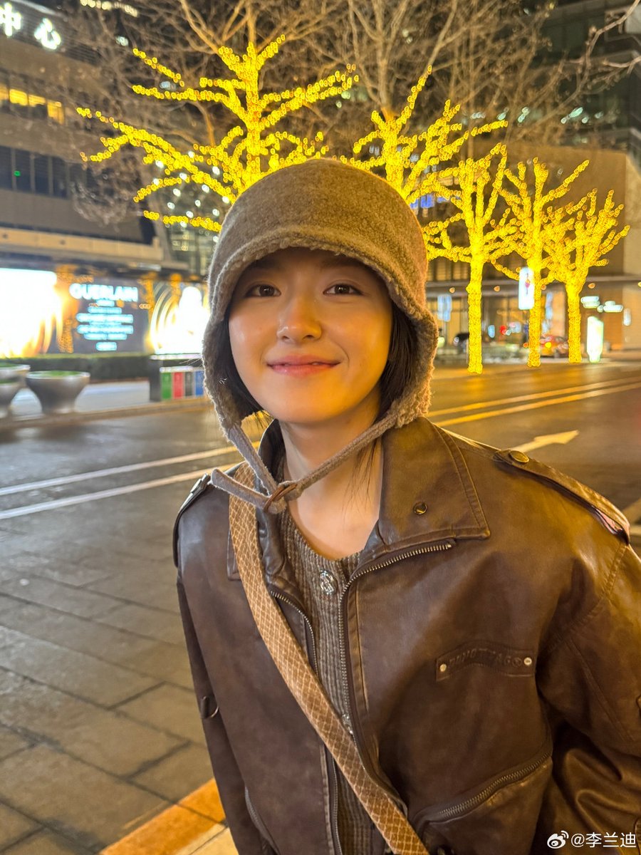 oyoe_niudi's tweet photo. [24/01/29] 🦋 Li Landi weibo update! 2/2

" Happiness is all in the unconscious!

🍷💃🏻🎵

#迪哒三两声 "

#LiLandi #李兰迪 #이란적 #หลี่หลานตี๋ #LandyLi #LiDahe #XiaoLan #TheStarryLove #cdrama https://t.co/q5aquJYReT
