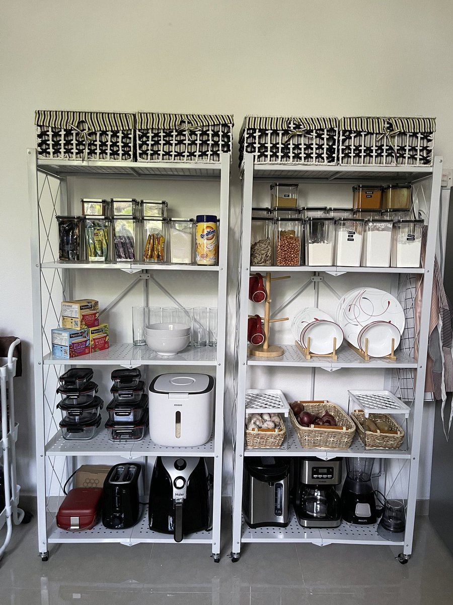 AliatulAqila_'s tweet photo. Harini i nak share sikit apa yang  beli i for my small kitchen. Disebabkan ni rumah sewa jadi takde buat yang kena tebuk / tampal2. I dah pindah rumah pun still guna barang barang yang sama and dah almost 3 tahun guna ✨ https://t.co/gYvZcn9WRG