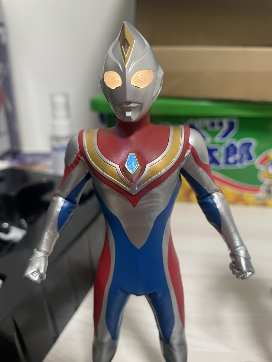 Jf1K1a's tweet photo. 自宅でウルトラマンのスーツ展示を見てる感覚になれる!! https://t.co/rk6s07bAM6