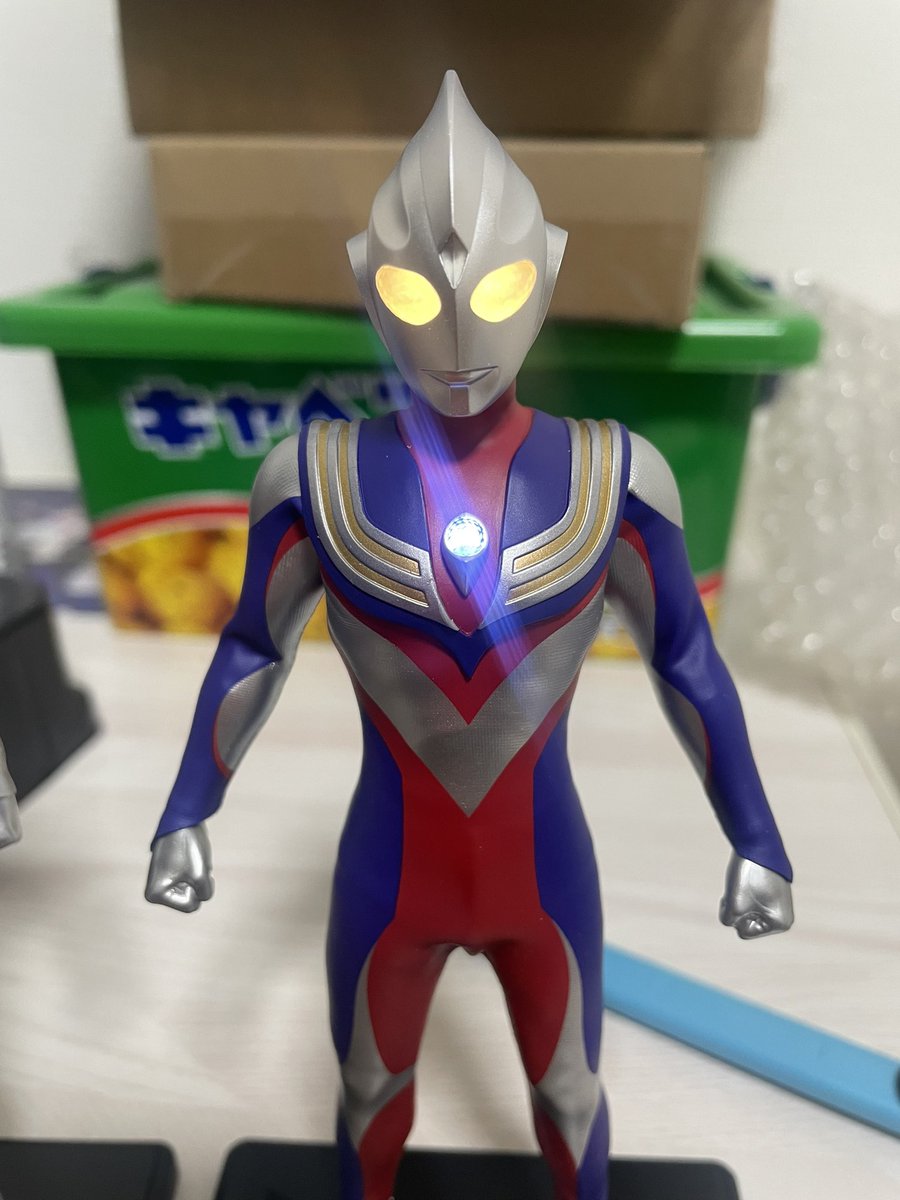Jf1K1a's tweet photo. 自宅でウルトラマンのスーツ展示を見てる感覚になれる!! https://t.co/rk6s07bAM6