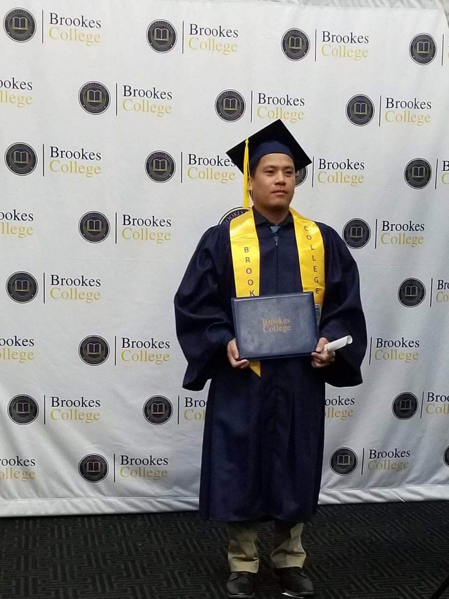 BrookesCollege's tweet photo. Brookes College 🎓
Graduating Set of 2023 https://t.co/F9e4bGWvaf