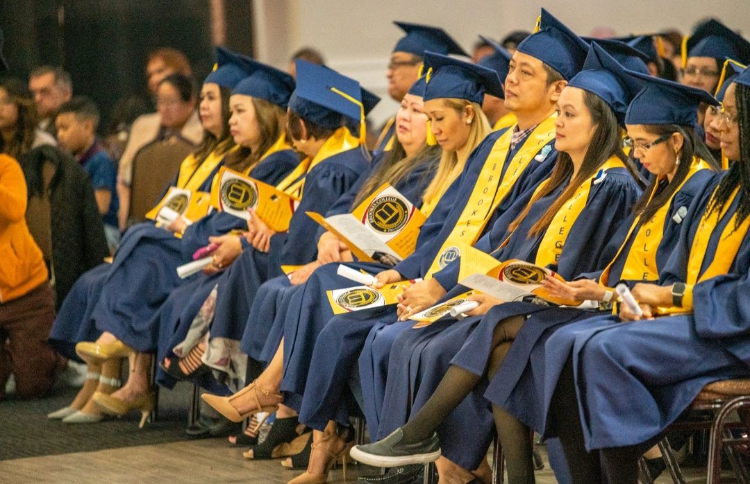 BrookesCollege's tweet photo. Brookes College 🎓
Graduating Set of 2023 https://t.co/doufYkrVvw