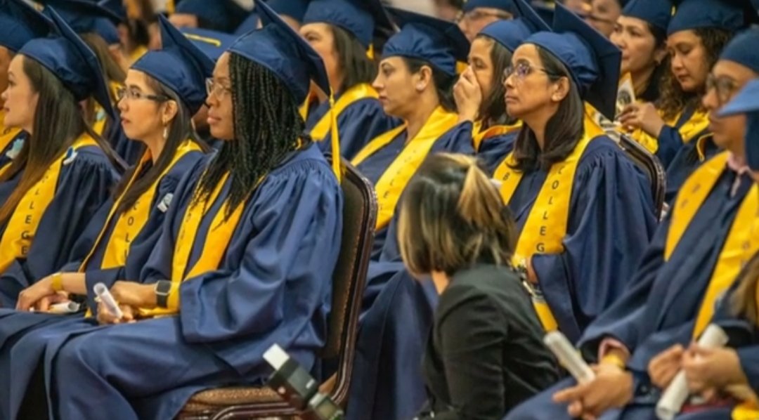 BrookesCollege's tweet photo. Brookes College 🎓
Graduating Set of 2023 https://t.co/doufYkrVvw