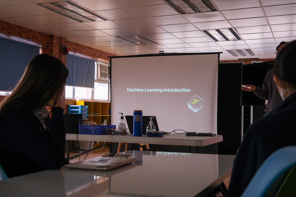 mrgreenatais's tweet image. Exciting hosting an #Apple Education Workshop conducted by Ivan Fong on Machine Learning for our Middle and High School TECHsperts and faculty! Great strides in CoreML, CreateML, and Xcode – building a strong foundation for innovation at @aishongkong! #AppleEDU #AppleAtAIS
