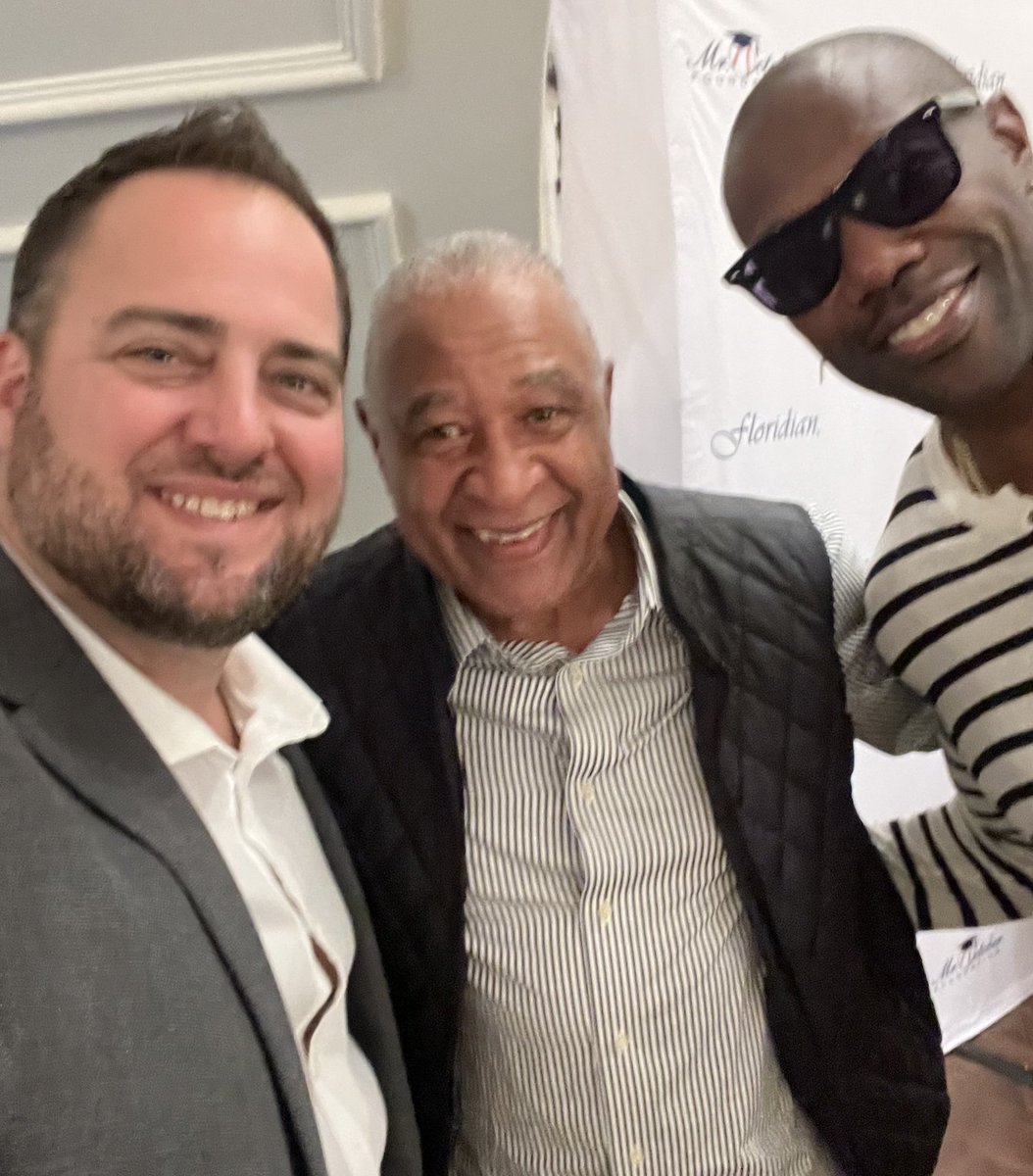 DugoutMugs's tweet photo. Star-studded night celebrating the @mroctober Foundation with some amazing people... Blessed to be involved with such a good group!

And a huge shout out to Reggie for gifting all of the attendees a custom #DugoutMug! https://t.co/t7OBN380jQ