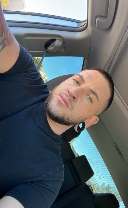 in vegas for a few more days! 🎲 https://t.co/h8Voe4JvRZ