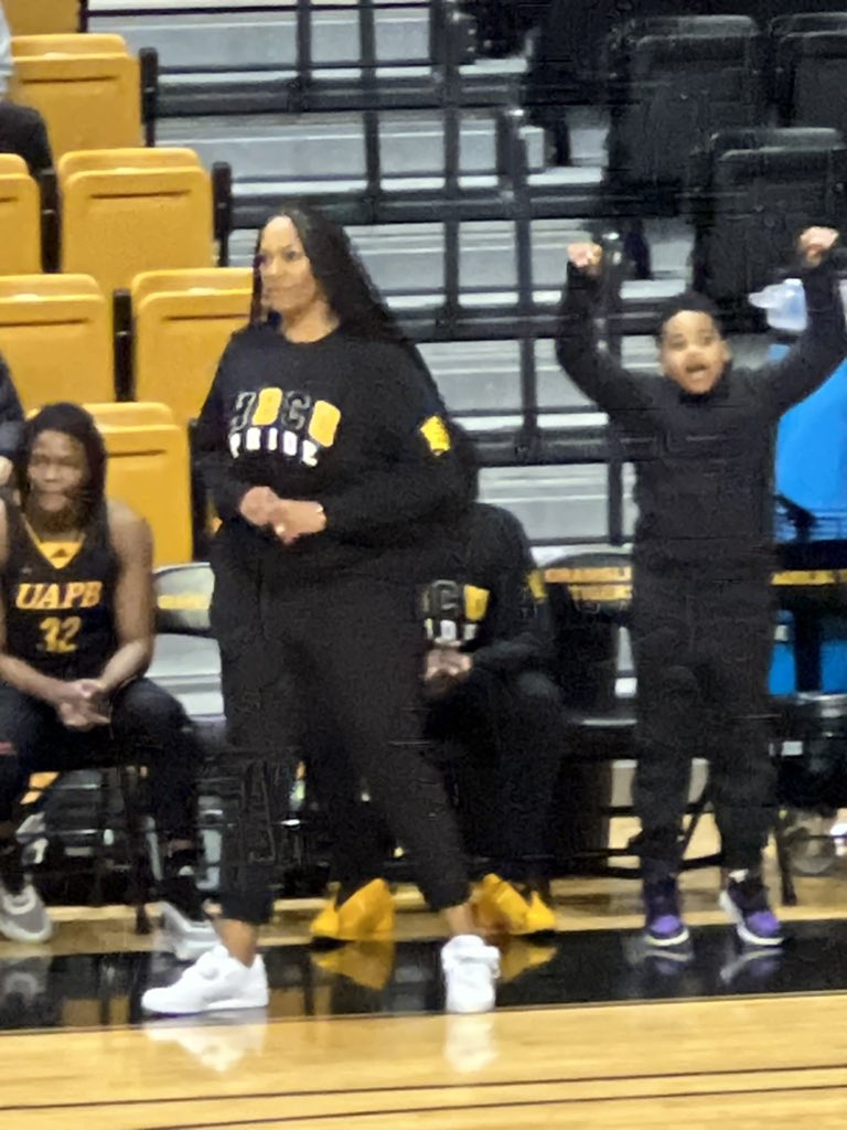 ALCollection's tweet photo. S/O too both @GSU_WBK &amp; @UAPBLionsWBB coaching staffs for rocking #ALCollectionGramFam &amp; #ALCollectionUAPB on the sidelines in tonight’s matchup. #TheNewCollegeFlava https://t.co/irdNX2fFBn