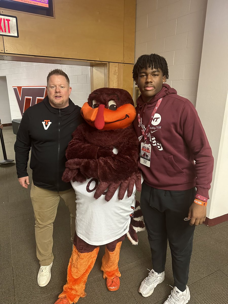 JonathanJr2025's tweet photo. Thank you, @HokiesFB, for the invite to tonight’s basketball game vs Duke. I had a great time and can’t wait to come to Blacksburg in the future.@CoachPrioleauVT @CoachShawnQuinn @CoachPryVT @CoachBradLutz @elite360recruit https://t.co/NTSOWYilcQ
