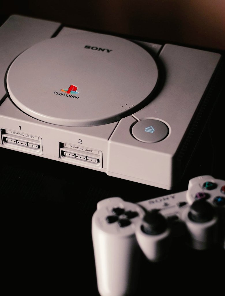 RetroBlastUS's tweet image. Tell me your personal TOP 3 favorite PS1 games that you think everyone should play at least once.