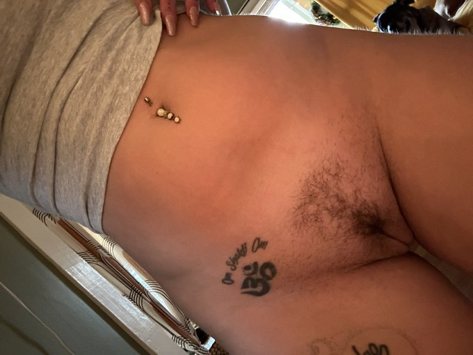 do you like natural girls with a bush? 🫣  https://t.co/v07VxQkGgL https://t.co/bDpeRzqnDj